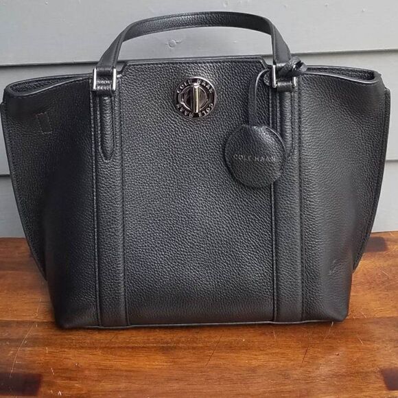 Gorgeous!  Cole Haan Grand Series Black Leather Handbag with Key Lock - Picture 3 of 15